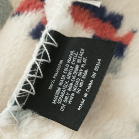 NWT Frye Southwestern Print Plush Silky Soft Throw 50x70 - Picture 6 of 6